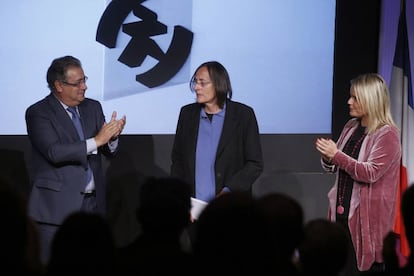 La juez Le Vert, entre Zoido y Mari Mar Blanco, en el homenaje de las victimas.