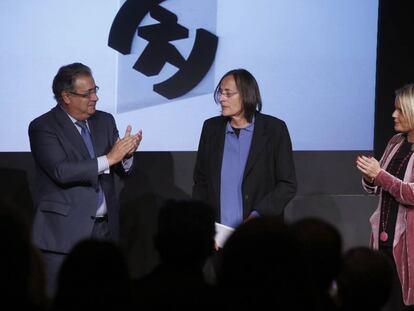 La juez Le Vert, entre Zoido y Mari Mar Blanco, en el homenaje de las victimas.