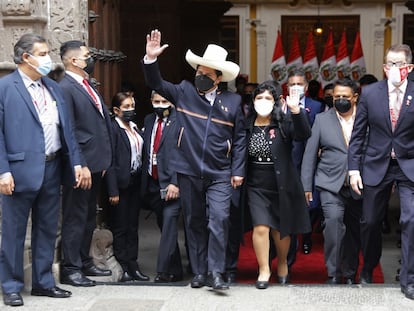 El expresidente de Perú Pedro Castillo, acompañado de su esposa, Lilia Paredes