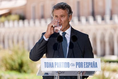 El presidente del Partido Popular, Alberto Núñez Feijóo, durante una rueda de prensa en Aranjuez el lunes.