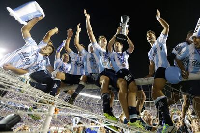 Racing Club se proclama campeón de la liga argentina después de trece años de sequía.