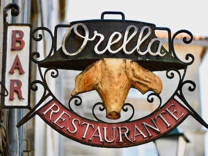 Rótulo del Bar Restaurante Orella, en Santiago de Compostela.