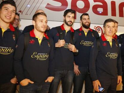 La selección española, a su llegada al aeropuerto de Doha.
