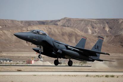 Un F-15 de las Fuerzas Armadas de EE UU al sur de Israel en mayo de 2017.