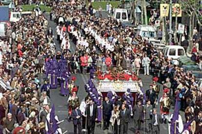La procesión organizada por la Cofradía 15+1 de L´ Hospitalet es la que reúne más público en la Semana Santa catalana.