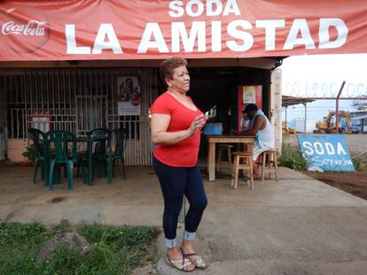 Fotografía de Atila en otro de sus viajes, esta vez a Costa Rica, siempre en busca de la amistad.