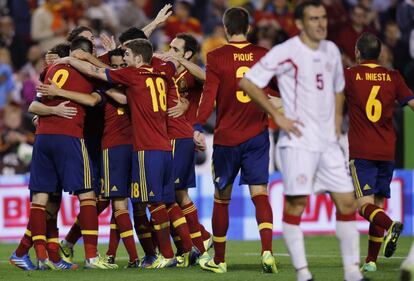 Los jugadores de la selección celebran el 2 a 0.