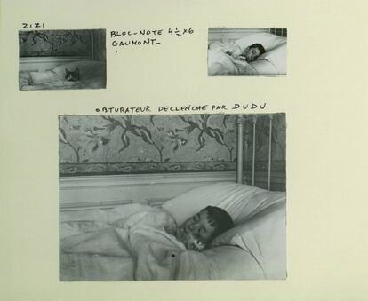 'Lartigue en la cama con su gato Zizi' (1904), detalle de álbum. Con la colaboración de Dudu, la niñera de la familia. 