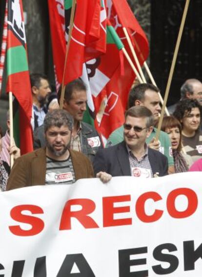 Unai Sordo (a la izquierda) y Dámaso Casado, durante la manifestación de CC OO y UGT el pasado 1 de Mayo en Bilbao.