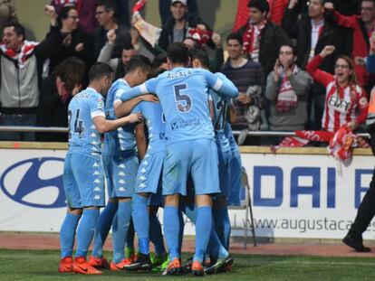 Els jugadors del Girona celebren el segon gol.