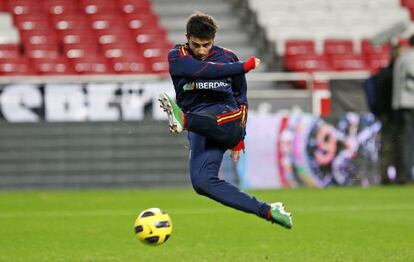 Villa remata a puerta en un entrenamiento con la selección española.