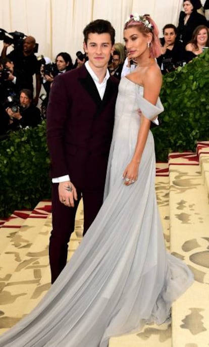 Shawn Mendes y Hailey Baldwin en la gala del Museo Metropolitano de Nueva York, en mayo de 2018.