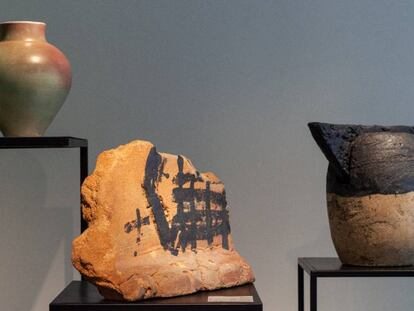 Els ceramistes contemporanis de la galeria Artur Ramon juguen amb el buit.