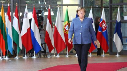 La canciller alemana Angela Merkel este viernes durante su llegada a una reuni&oacute;n en Bruselas.