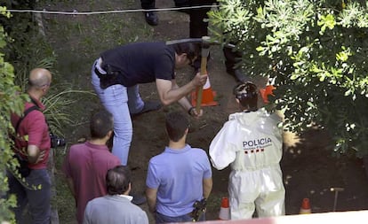 Los Mossos buscan en el jardín del detenido el cadáver de Mònica Borràs.