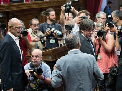 Puigdemont y Junqueras entran al hemiciclo, este mi&eacute;rcoles.