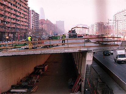 Obras para el futuro tranvía en Sant Martí