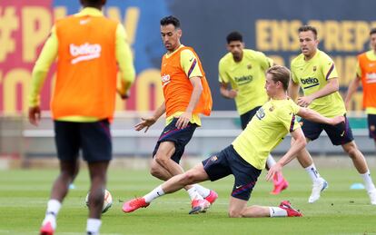 Busquets y De Jong, en un entrenamiento.