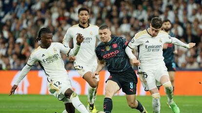 Camavinga y Valverde acosan a Kovacic el martes en el Bernabéu.