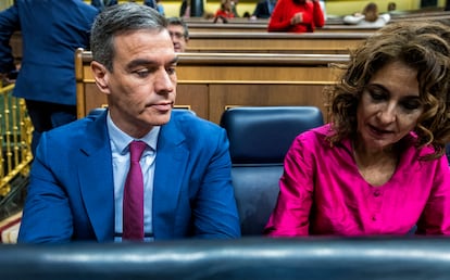 Pedro Sánchez y María Jesús Montero, este miércoles en el Congreso.