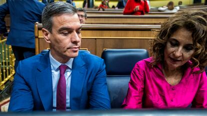 Pedro Sánchez y María Jesús Montero, este miércoles en el Congreso.