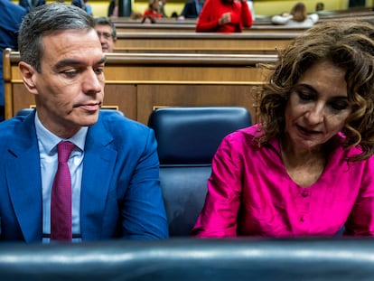 Pedro Sánchez y María Jesús Montero, este miércoles en el Congreso.