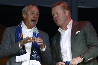 Johan Cruyff y Ronald Koeman en el Ámsterdam Arena