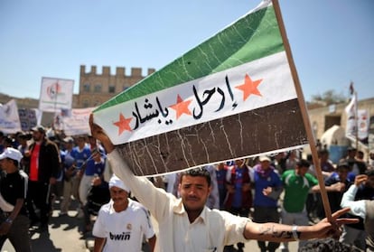 Manifestaci&oacute;n en Yemen en apoyo de los rebeldes sirios.