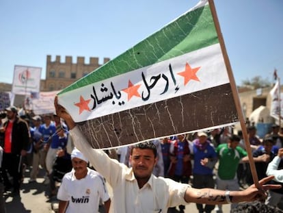 Manifestaci&oacute;n en Yemen en apoyo de los rebeldes sirios.