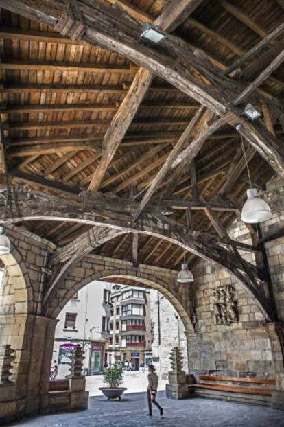 El pórtico de la basílica de Santa María de Uribarri, en Durango (Bizkaia).