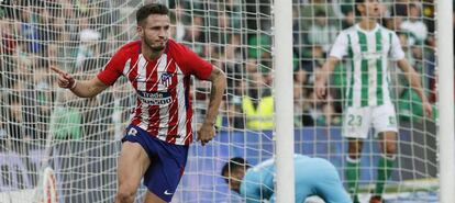 Sa&uacute;l celebra su gol. 