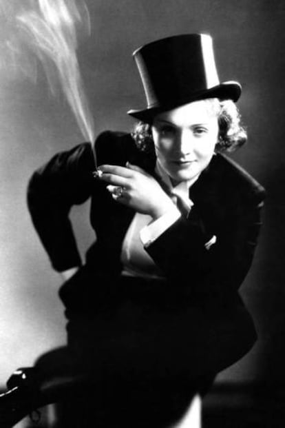 Marlene Dietrich como la aventurera Amy Jolly en la película Marruecos (1930).