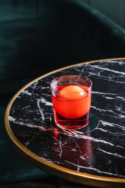 Negroni de bergamota de la coctelería Sips, de Barcelona. Imagen proporcionada por el establecimiento.