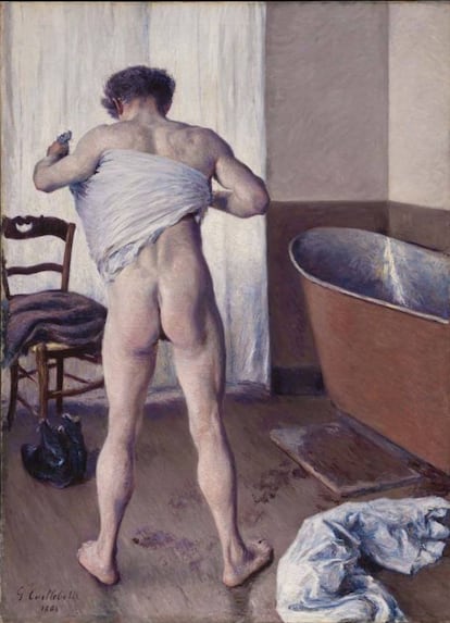 <strong>Mas o que faz este homem nu?</strong> O especialista em história da arte Bruno Ruiz-Nicoli destaca a excepcionalidade desta obra de Gustave Caillebotte (França, 1848-1894), realizada em um momento no qual, em geral, se representava apenas mulheres neste tipo de atitude: “Se a intimidade feminina foi representada na arte como espaço erotizado desde o século XVIII, a masculina se manteve em um terreno marginal”. </p> <strong>Por que é tão bom?</strong> “Caillebotte debocha do tabu com um gesto enérgico. A figura saiu da banheira deixando um rastro de umidade e seca com força suas costas”, analisa Ruiz-Nicoli. O vigor realista e a sensualidade do momento nos interpelam. </p>