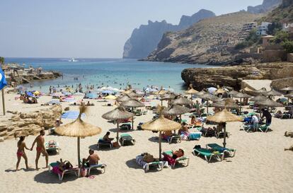 Turistas en una playa de Mallorca.