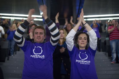 Simpatizantes de Podemos durante el acto de Sevilla.