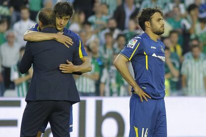 La desesperación de Vergini (I) y Pedro Léon tras la derrota del Getafe.