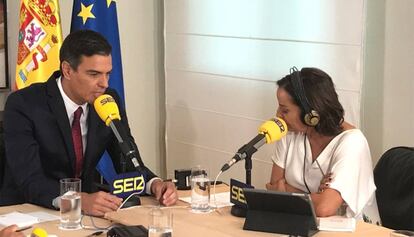 Pedro Sánchez responde a las preguntas de la periodista Pepa Bueno en el palacio de La Moncloa. 