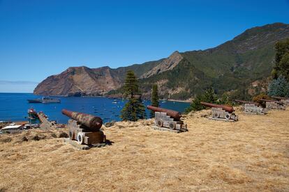 El fuerte de Santa Bárbara, construido por españoles, con vistas a la bahía Cumberland, en la isla Robinson Crusoe.