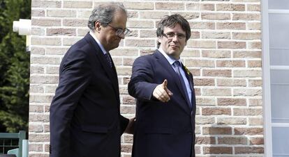 Puigdemont en su casa de Waterloo con Torra.