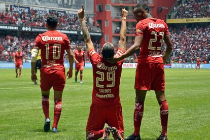 Salinas celebra uno de sus goles. 