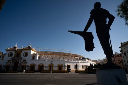 Fachada de la Real Maestranza de Sevilla.