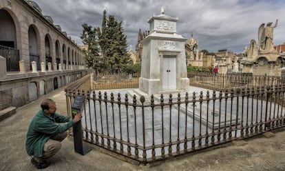 Mausoleo realizado por Josep Fontseré i Mestres en 1861 en el cementerio de Poblenou que está a la venta, una vez restaurado.