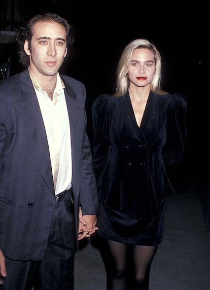 Nicolas Cage y Christina Fulton durante su relación, en octubre de 1988 paseando por Los Ángeles.