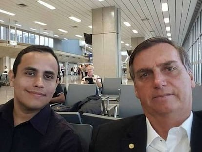 El asesor Tércio Arnaud Tomaz y el presidente Jair Bolsonaro.