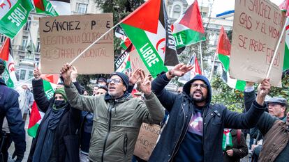 Manifestación por la independencia del Sáhara Occidental frente al Congreso de los Diputados en Madrid.