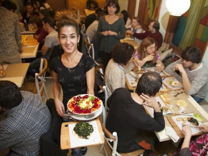 Interior de la hamburguesería vegana VivaBurger, en Madrid.