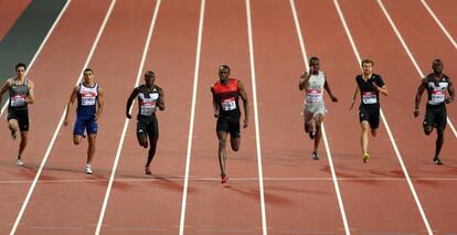 Hortelano, a la izquierda, y Bolt en el centro, en los 200m.