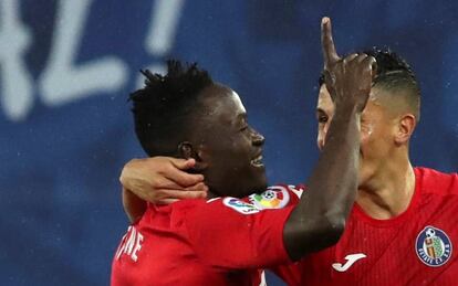 Djené celebra su gol.
