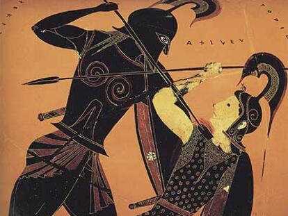 Escena de una crátera del siglo V a. C. en la que Aquiles da muerte a la reina Pentesilea, de quien se enamoró después.